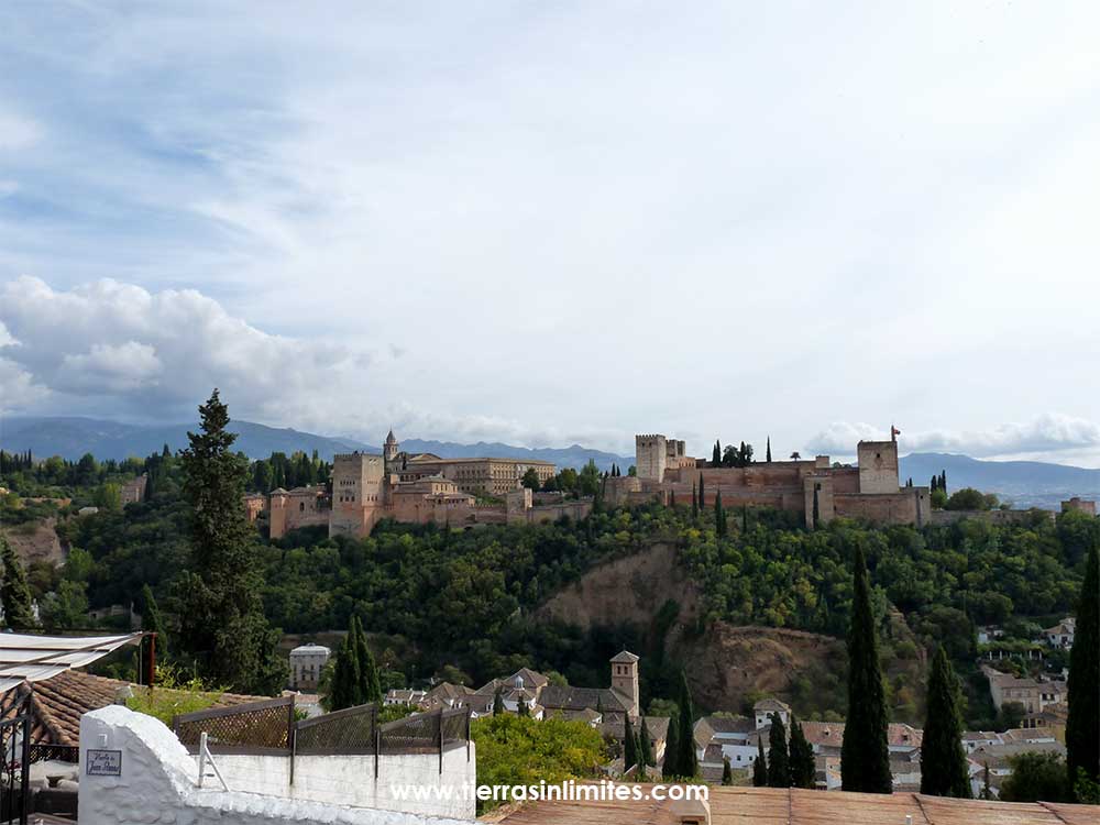 El Albaicín tiene rincones que son auténticos miradores a la Alhambra.