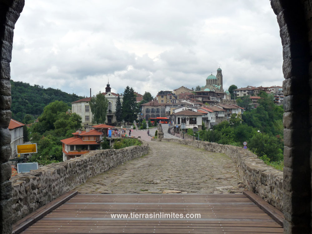 Veliko Tarnovo, antigua capital de Bulgaría, es una de las ciudades más bonitas del país.